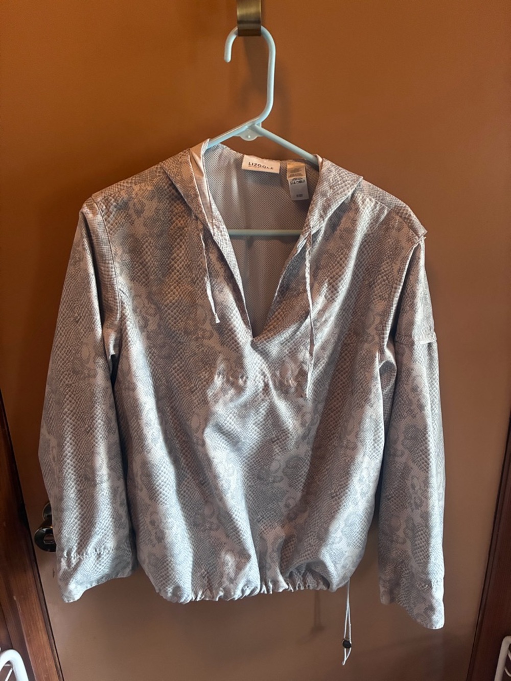 Liz Claiborne LIZGOLF Light Gray Snake-Print Pullover